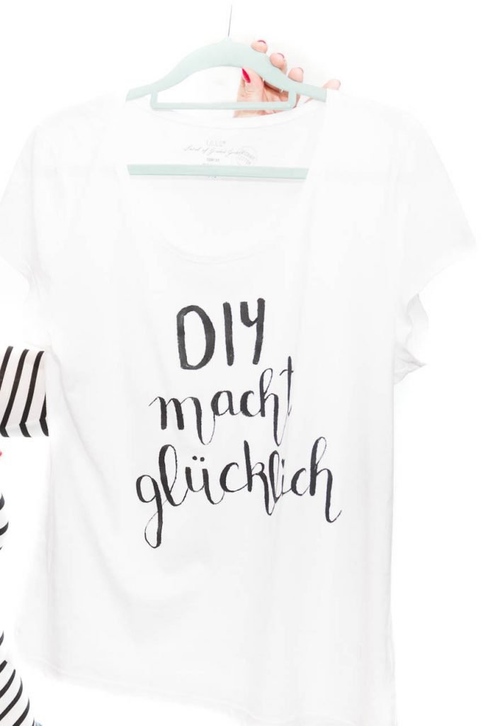 DIY macht glücklich - gestalte dein eigenes Statement Shirt mit Stoffmalfarbe