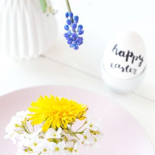 Tischdekoration für Ostern mit DIY Vase aus Eierschalen