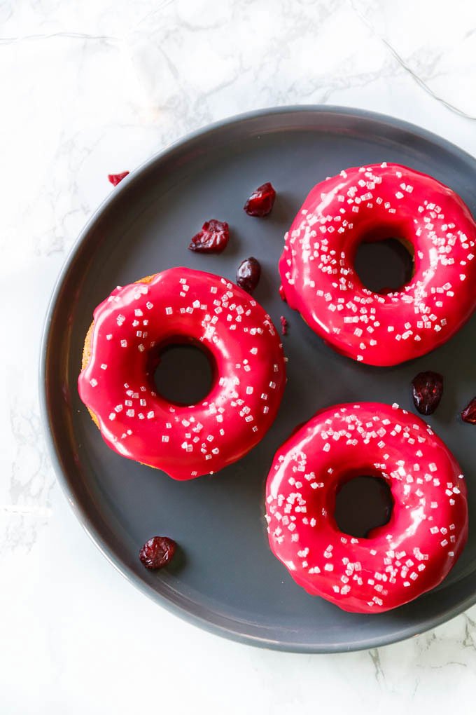 Weihnachtliche Donuts backen mit Cranberry - Weihnachtsrezept