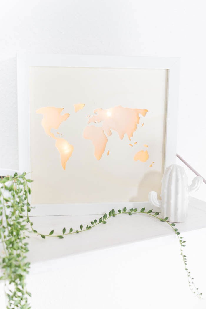 DIY Lightbox selber machen mit Weltkarte: ein tolles DIY Geschenk zur Hochzeit oder für alle Reise-Fans und Weltenbummler | ars textura - DIY Blog