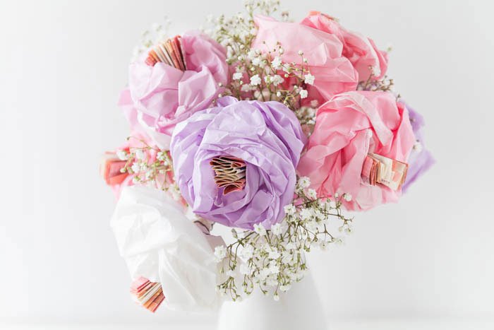 Geldgeschenk zur Hochzeit basteln – Blumen aus Papier selber machen | Geldgeschenk Hochzeit - ars textura - DIY-Blog und DIY Ideen