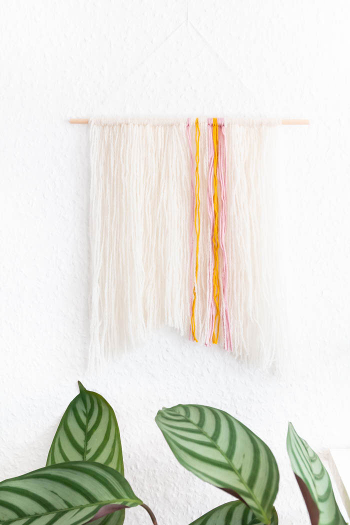Wanddeko aus Wolle basteln - DIY Wallhanging