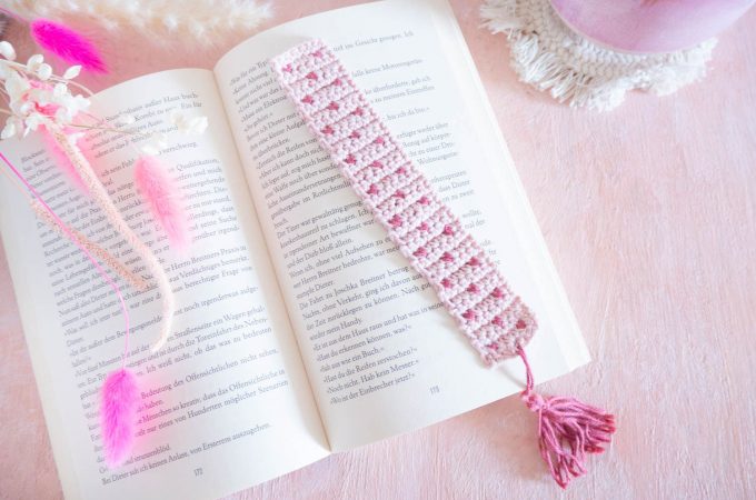 Anleitung Lesezeichen häkeln mit Herzmuster - einfaches Projekt für Anfänger